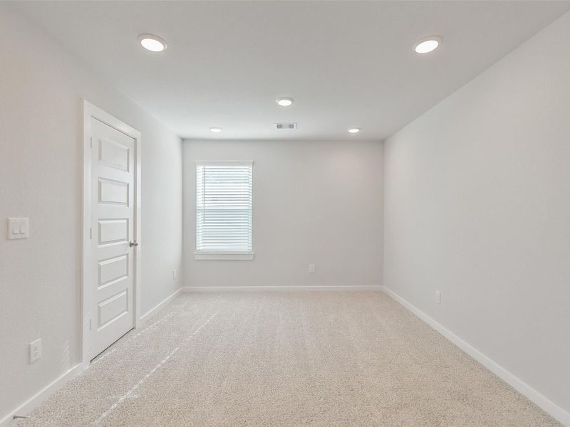 Spacious, unfurnished interior of a new home in Lakes at Black Oak, Magnolia (Image 21).