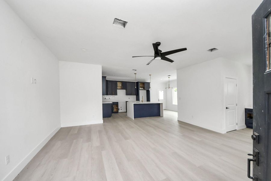 Spacious, unfurnished interior of a new home in , Houston (Image 25).