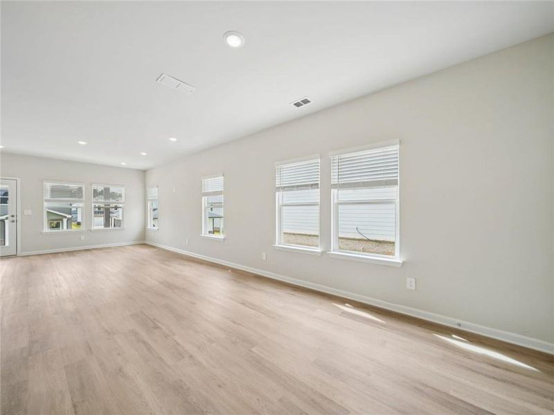 Spacious, unfurnished interior of a new home in Martin Springs - Reserve Series, Lawrenceville (Image 8).