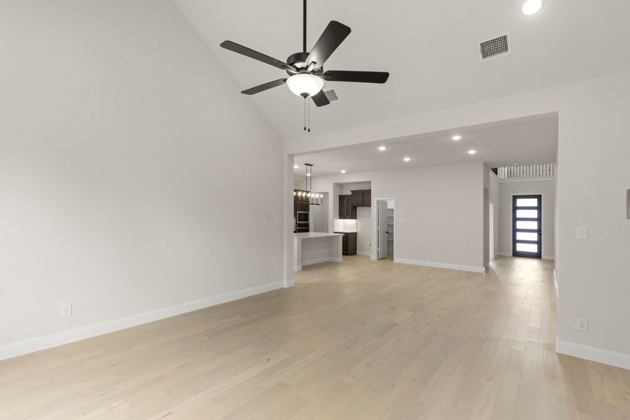 Spacious, unfurnished interior of a new home in Park Hills, Rockwall (Image 23).