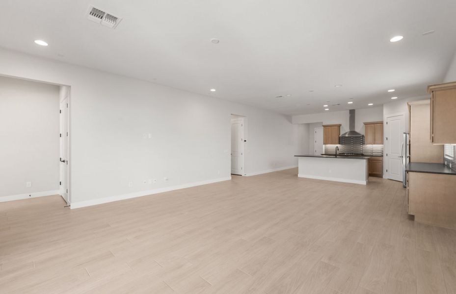 Spacious, unfurnished interior of a new home in Upper Canyon, Phoenix (Image 15).