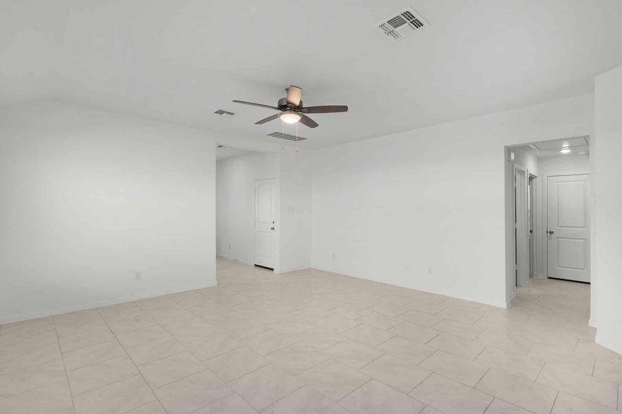 Spacious, unfurnished interior of a new home in Briarwood, Elgin (Image 19).