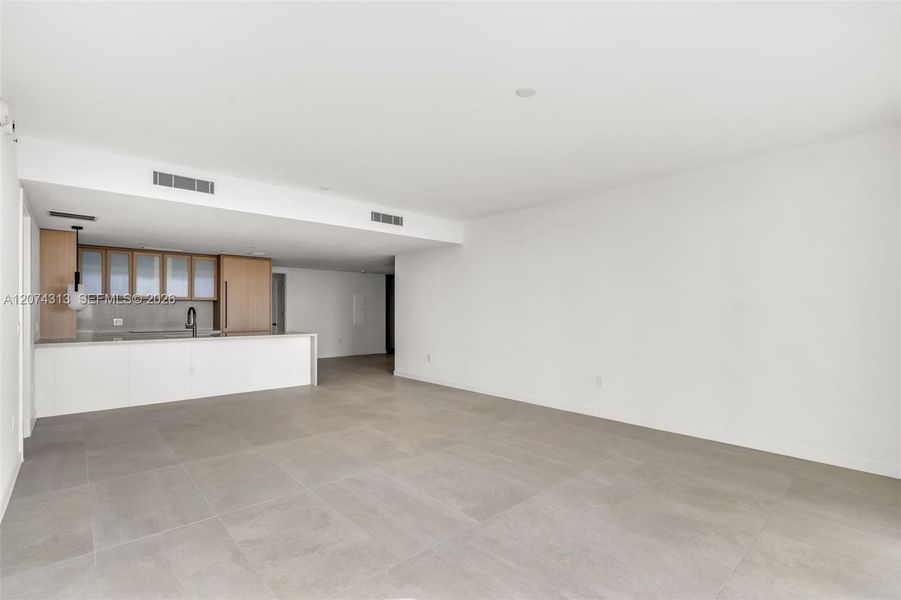 Spacious, unfurnished interior of a new home in , Miami (Image 17).