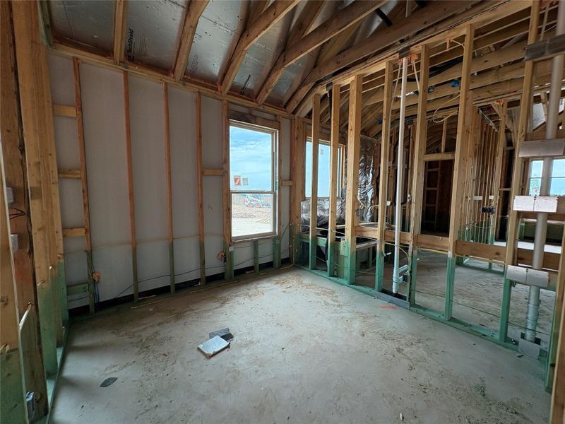 Spacious, unfurnished interior of a new home in Berry Creek Highlands, Georgetown (Image 28).