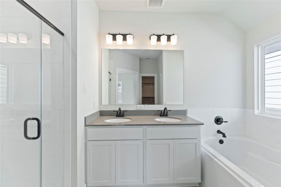 Furnished interior view inside a new home in Alicante, Houston (Image 6).