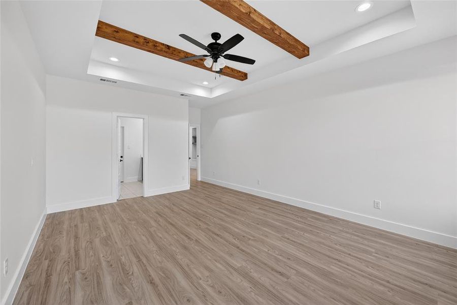 Spacious, unfurnished interior of a new home in , Grand Prairie (Image 14).