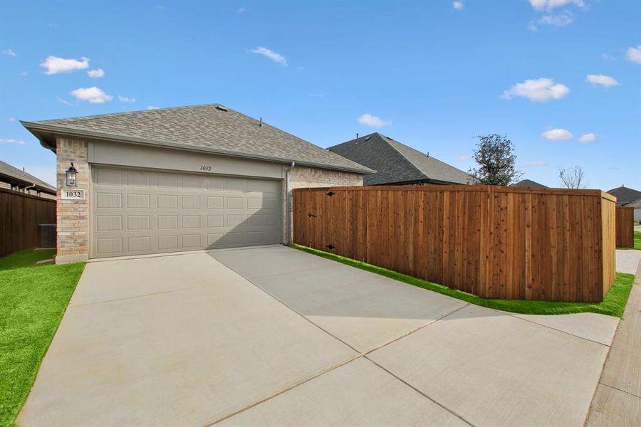 Exterior details and patio area of a home in Tarrytown, Crowley (Image 3).