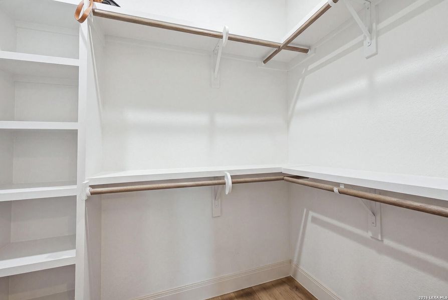 Spacious, unfurnished interior of a new home in , La Vernia (Image 19).