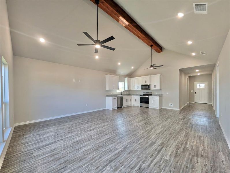 Spacious, unfurnished interior of a new home in , Mabank (Image 12).