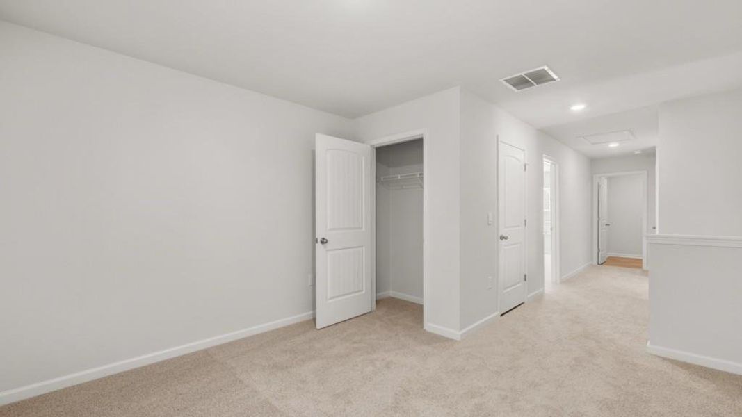 Spacious, unfurnished interior of a new home in Oakleigh Glen, Dallas (Image 30).