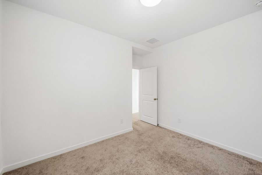 Spacious, unfurnished interior of a new home in Meridiana, Iowa Colony (Image 28).