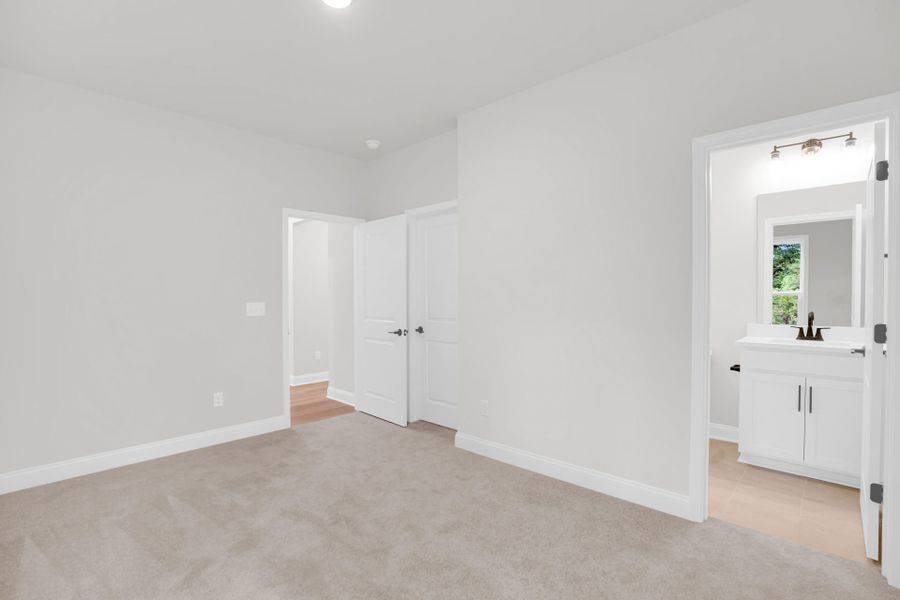 Spacious, unfurnished interior of a new home in Carriage Estates, Lexington (Image 35).