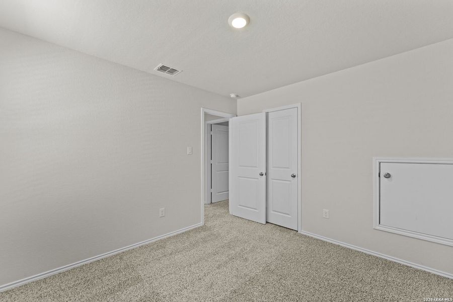 Spacious, unfurnished interior of a new home in Laurel Vistas, San Antonio (Image 15).