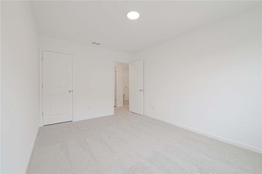 Spacious, unfurnished interior of a new home in The Pointe at Heron Bay, Locust Grove (Image 34).
