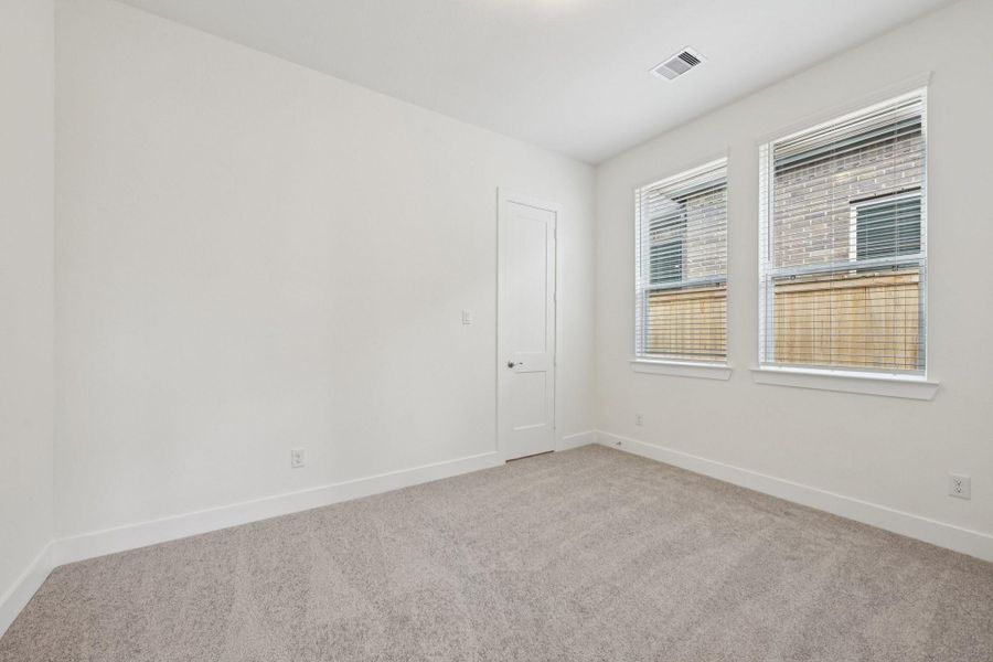 Spacious, unfurnished interior of a new home in Kresston, Montgomery (Image 23).