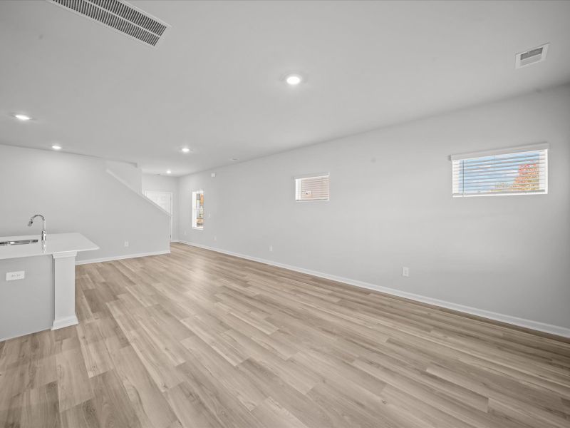 Spacious, unfurnished interior of a new home in Pleasant Brook, Greenville (Image 11).