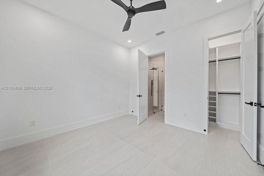 Spacious, unfurnished interior of a new home in , Cape Coral (Image 52).