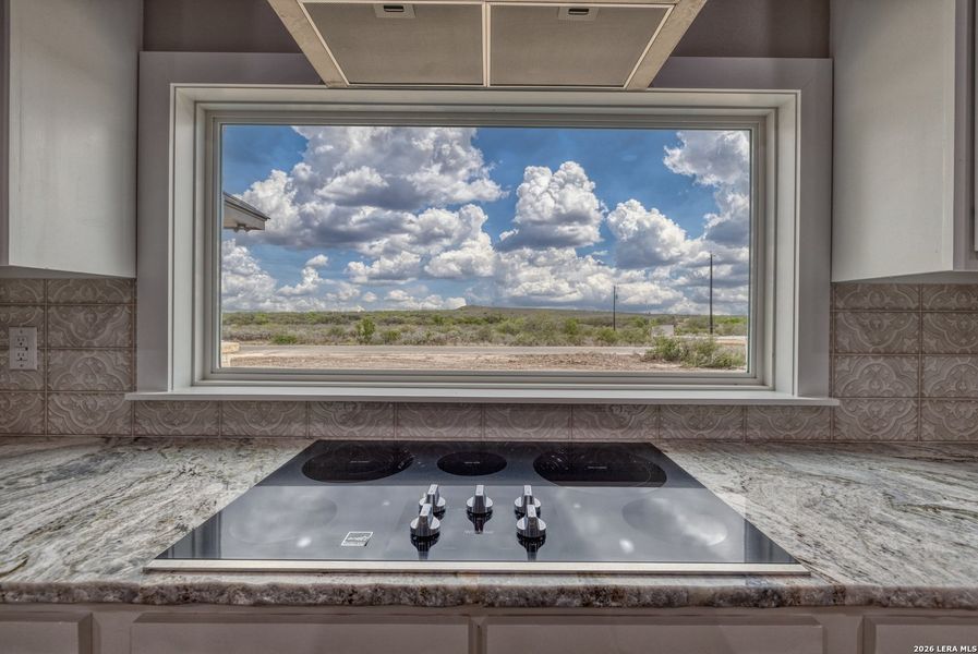 Exterior details and patio area of a home in , Uvalde (Image 24).
