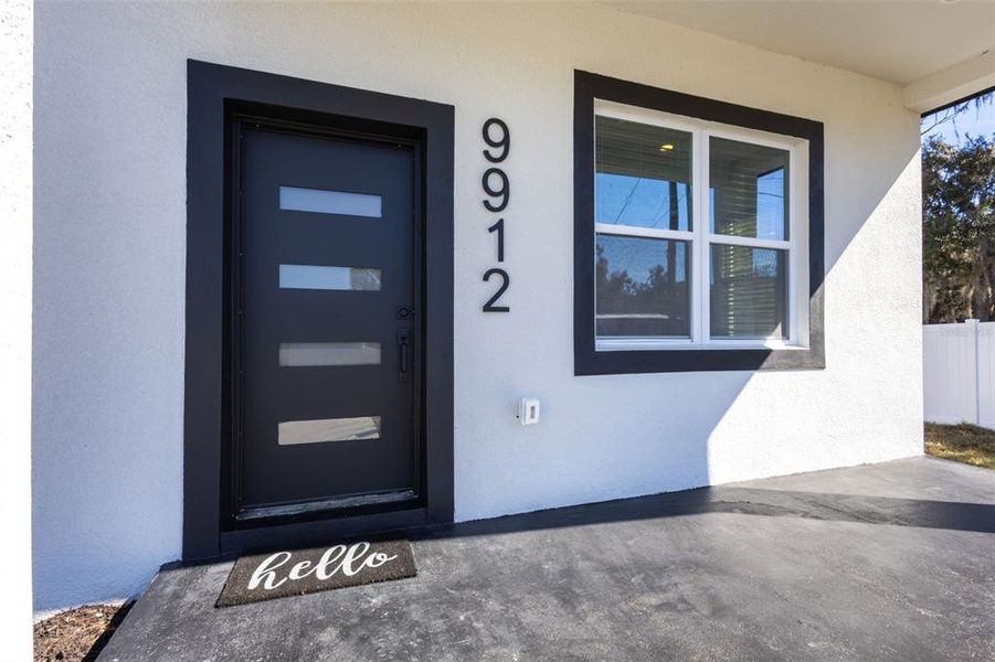 Exterior details and patio area of a home in , New Port Richey (Image 4).