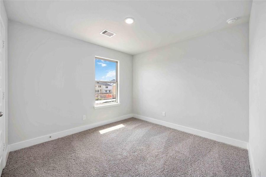 Spacious, unfurnished interior of a new home in Alicante, Houston (Image 11). Spacious, unfurnished interior of a new home in Alicante, Houston (Image 11).