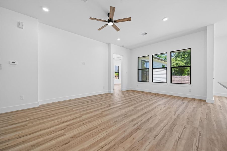 Spacious, unfurnished interior of a new home in , Conroe (Image 44).