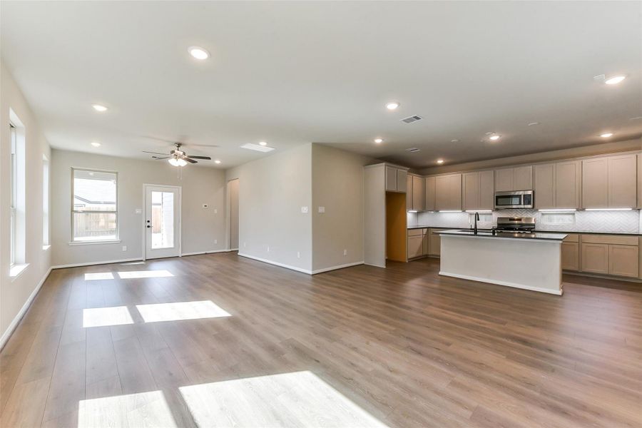 Spacious, unfurnished interior of a new home in Colony at Pinehurst, Pinehurst (Image 22).