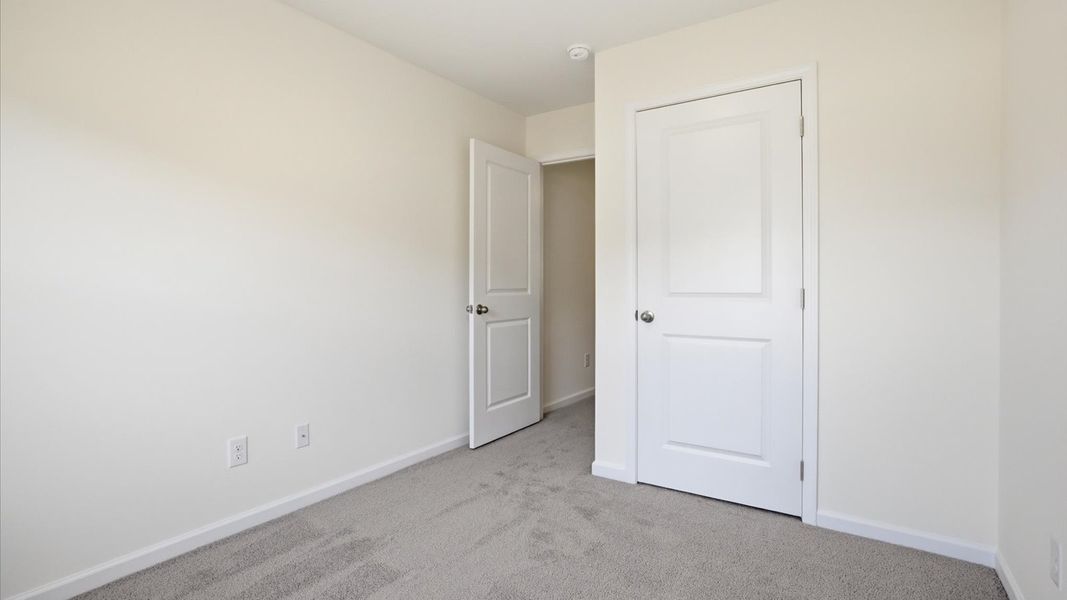 Spacious, unfurnished interior of a new home in Cherokee Crossing, Kodak (Image 24).