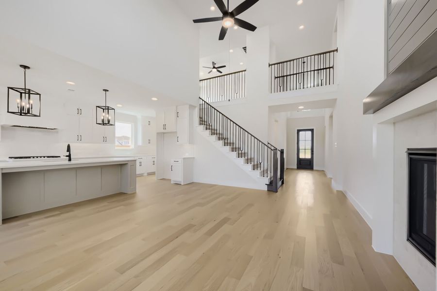 1636 Corrnwall - Living Area