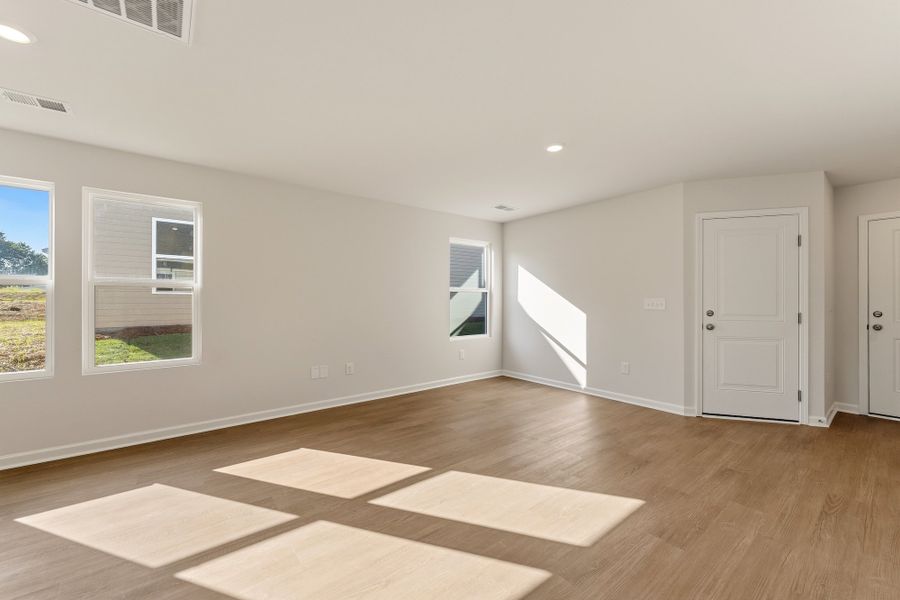 Spacious, unfurnished interior of a new home in Evergreen, Spartanburg (Image 10).