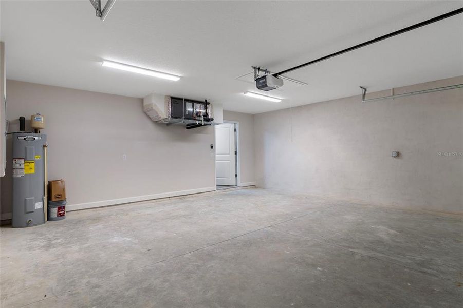 Spacious, unfurnished interior of a new home in , Dunnellon (Image 23).