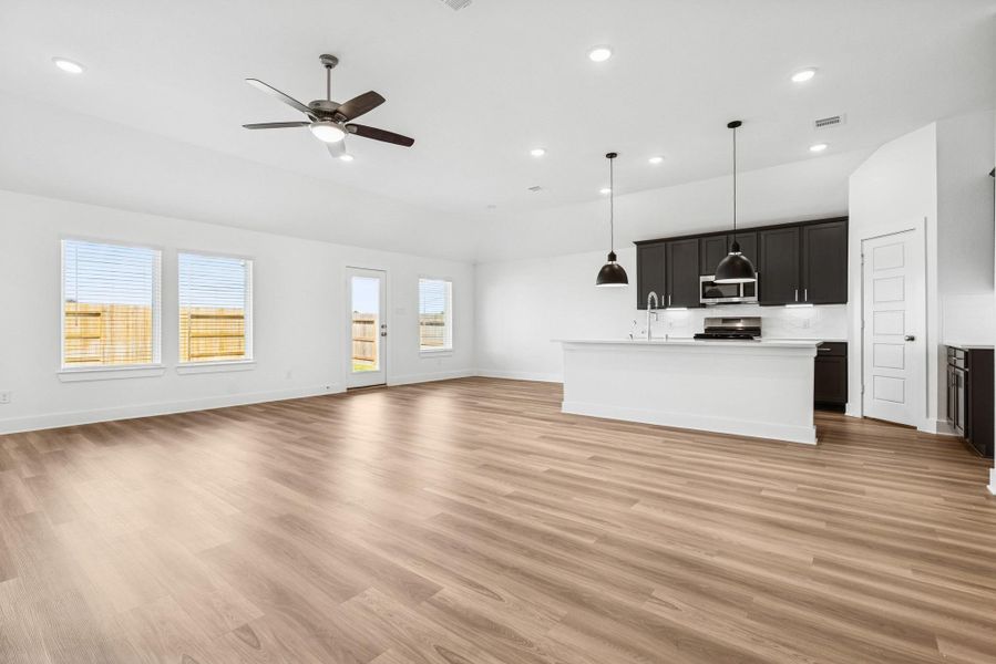 Spacious, unfurnished interior of a new home in Lago Mar, Santa Fe (Image 11).