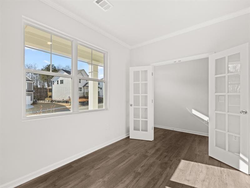 Spacious, unfurnished interior of a new home in Falcon Landing, Gainesville (Image 29).