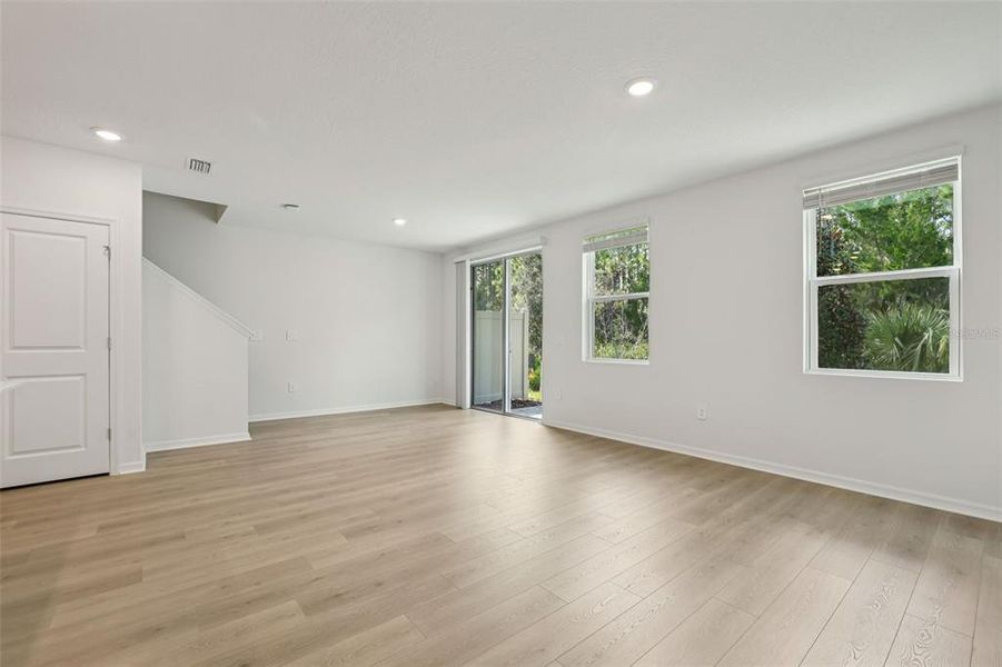 Spacious, unfurnished interior of a new home in Bradford Park, Ormond Beach (Image 14).
