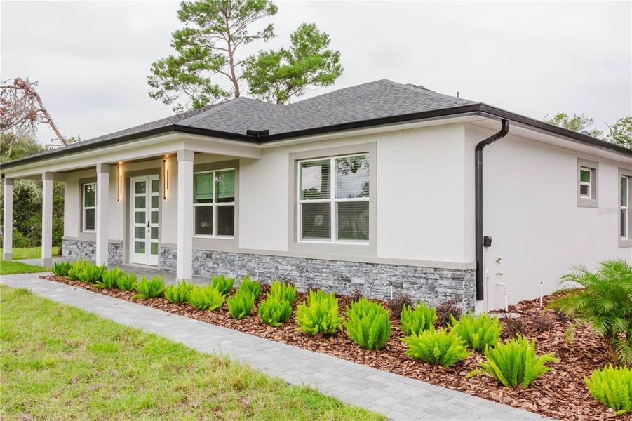 Exterior details and patio area of a home in , Eustis (Image 26).