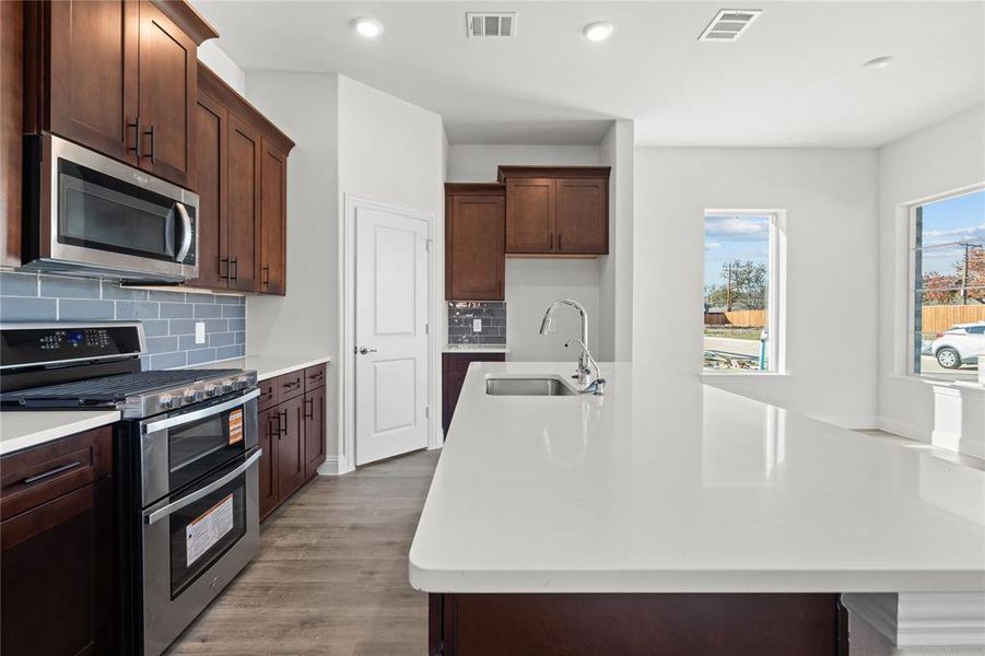 Furnished interior view inside a new home in Greenwood Square, Richardson (Image 7). Furnished interior view inside a new home in Greenwood Square, Richardson (Image 7).