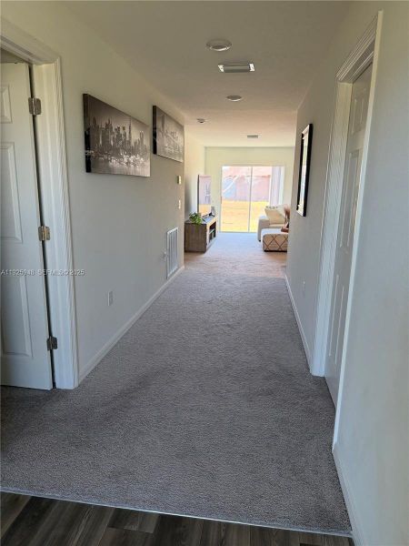 Spacious, unfurnished interior of a new home in , Cape Coral (Image 20).