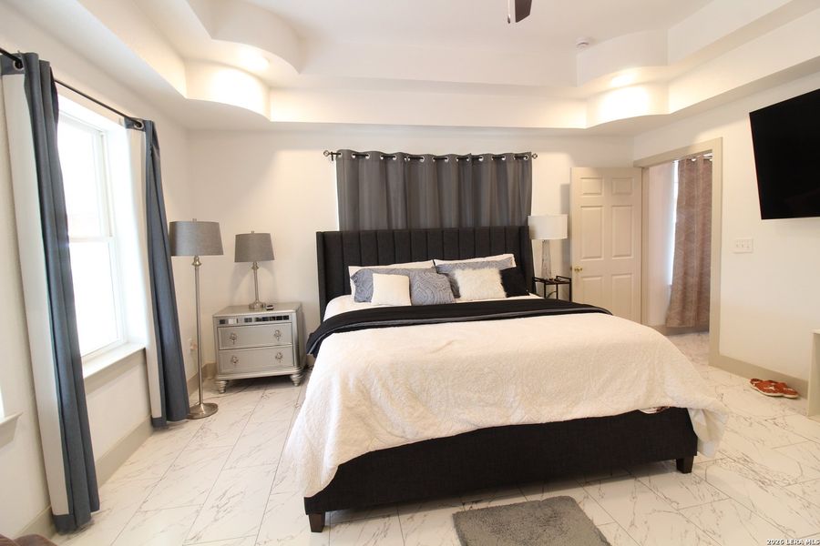 Furnished interior view inside a new home in , Floresville (Image 10).