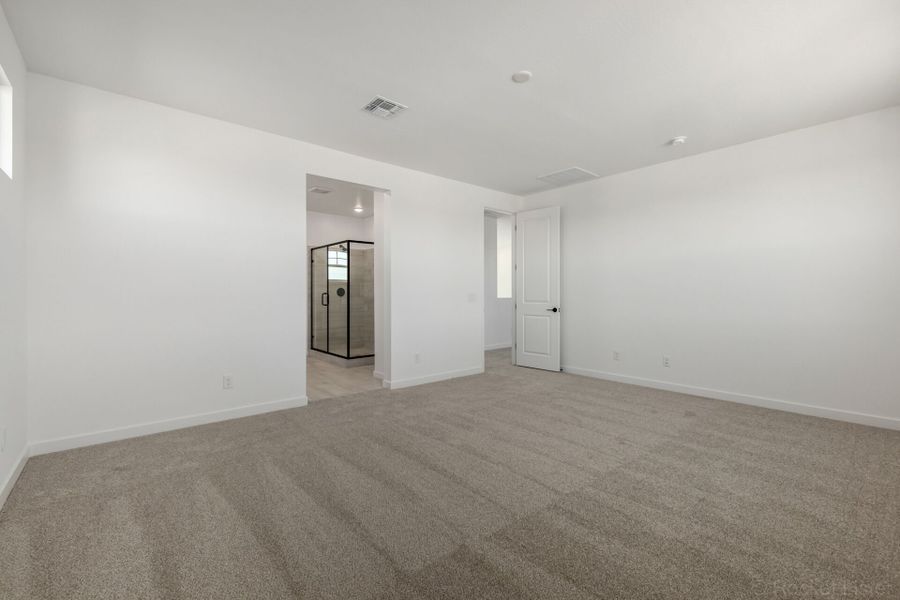 Spacious, unfurnished interior of a new home in Landmarke, San Tan Valley (Image 14).