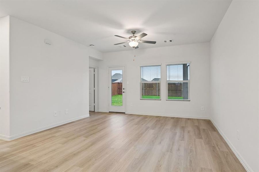 Spacious, unfurnished interior of a new home in Lakehaven - Spring Series, Farmersville (Image 36).