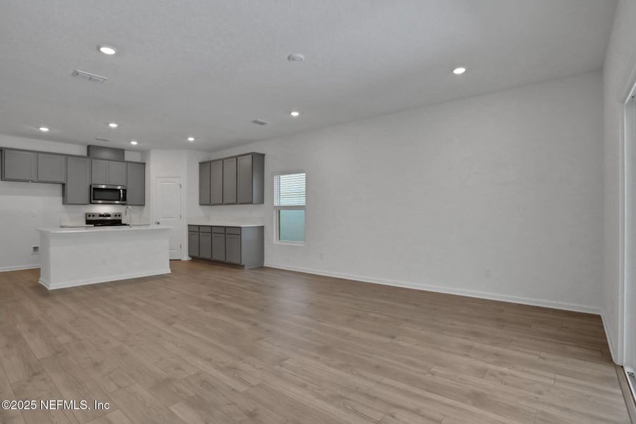 Spacious, unfurnished interior of a new home in Bellbrooke, Jacksonville (Image 40). Spacious, unfurnished interior of a new home in Bellbrooke, Jacksonville (Image 40).