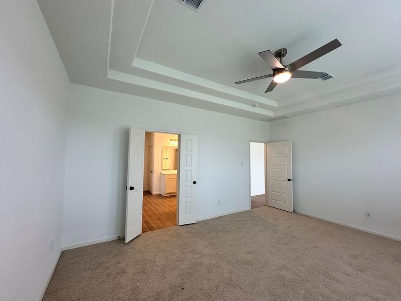 Spacious, unfurnished interior of a new home in Creekhaven, Iowa Colony (Image 16).