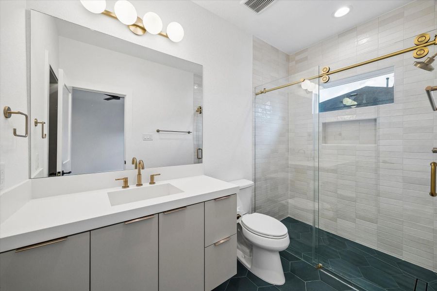 1st Floor Bathroom