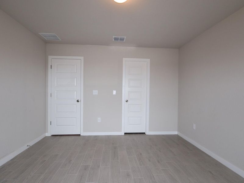 Spacious, unfurnished interior of a new home in Willow Springs, Buda (Image 2). Spacious, unfurnished interior of a new home in Willow Springs, Buda (Image 2).