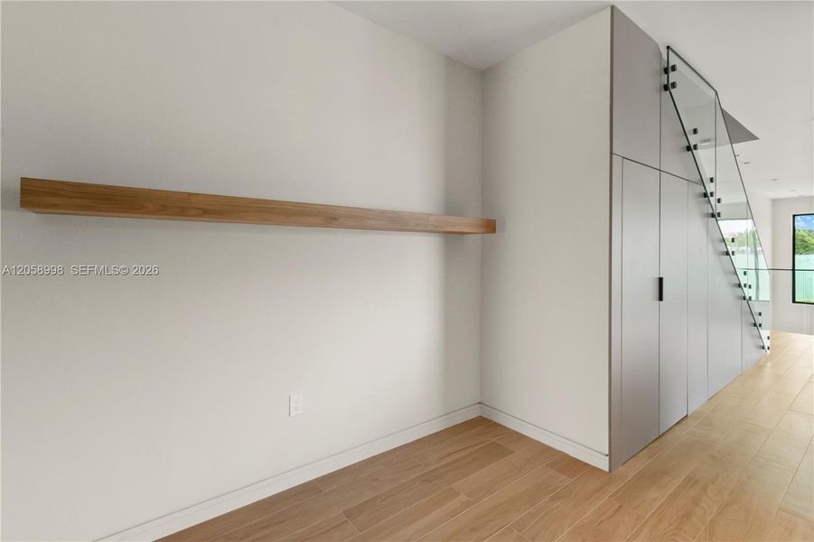 Spacious, unfurnished interior of a new home in , Miami (Image 6).