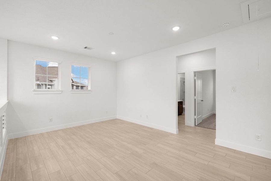 Spacious, unfurnished interior of a new home in Elyson, Katy (Image 13).