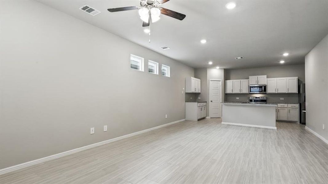 Spacious, unfurnished interior of a new home in Orchard Village, Fort Worth (Image 21).
