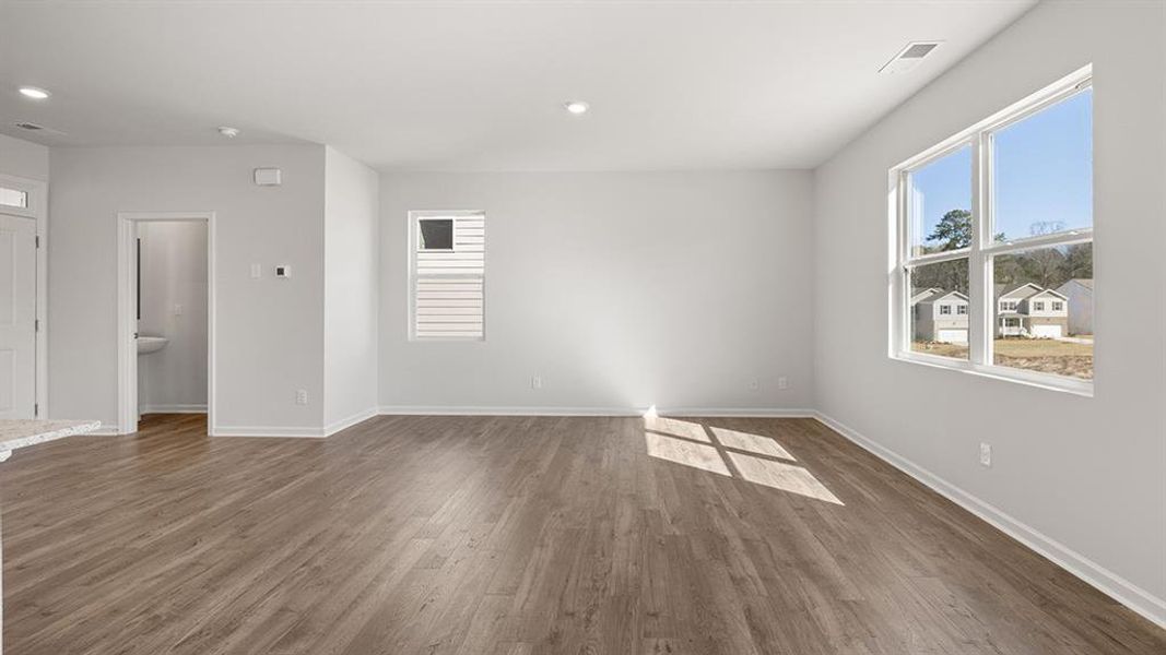 Spacious, unfurnished interior of a new home in Sherwood Manor, College Park (Image 12).