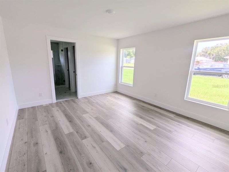 Spacious, unfurnished interior of a new home in , Fort Meade (Image 12).