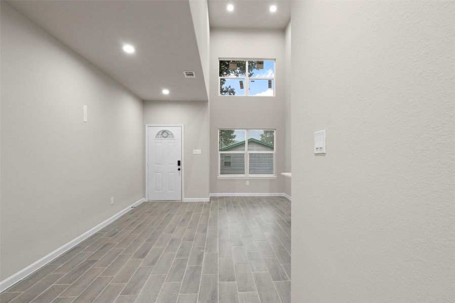 View of Entry and lighting, nice & bright! View of Entry and lighting, nice & bright!