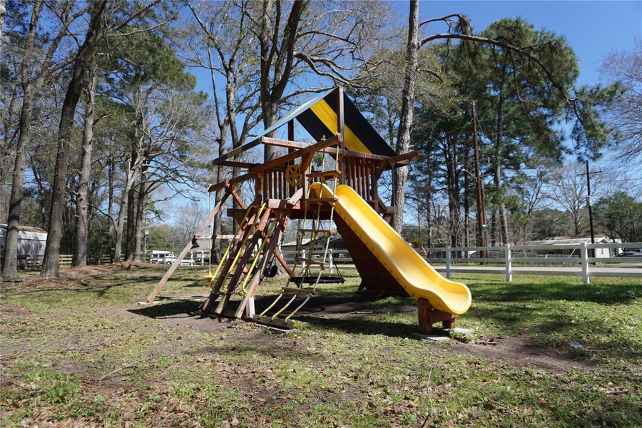 Community amenities in , Willis (Image 29).